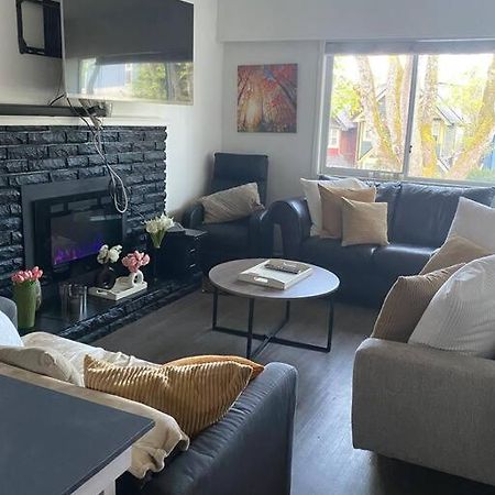 4 Bedroom Upper Level Kits Home Ванкувър Екстериор снимка