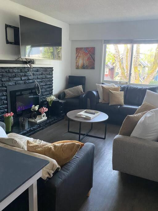 4 Bedroom Upper Level Kits Home Ванкувър Екстериор снимка